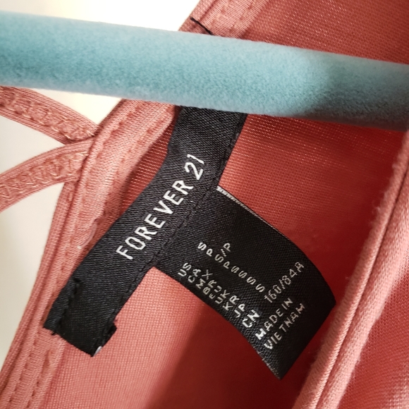 Forever 21 Pink Bodysuit. - Picture 3 of 7